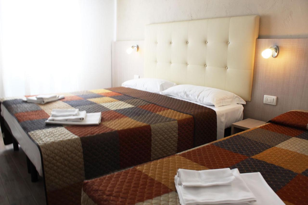 Hotel Luna Римини Экстерьер фото