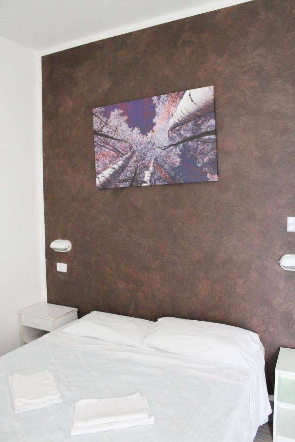 Hotel Luna Римини Экстерьер фото