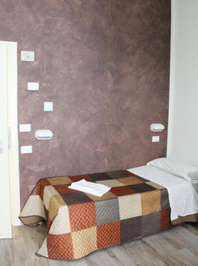 Hotel Luna Римини Экстерьер фото