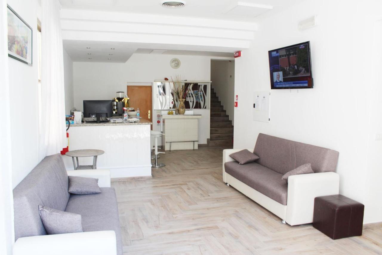 Hotel Luna Римини Экстерьер фото