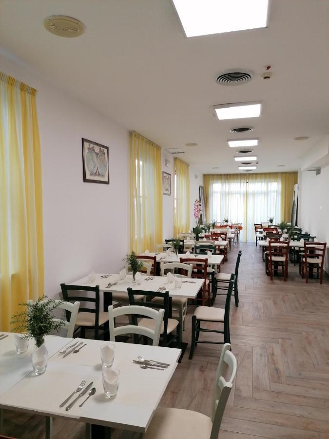 Hotel Luna Римини Экстерьер фото