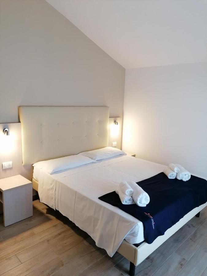 Hotel Luna Римини Экстерьер фото