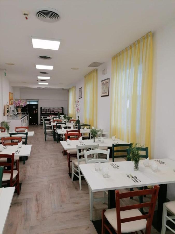 Hotel Luna Римини Экстерьер фото